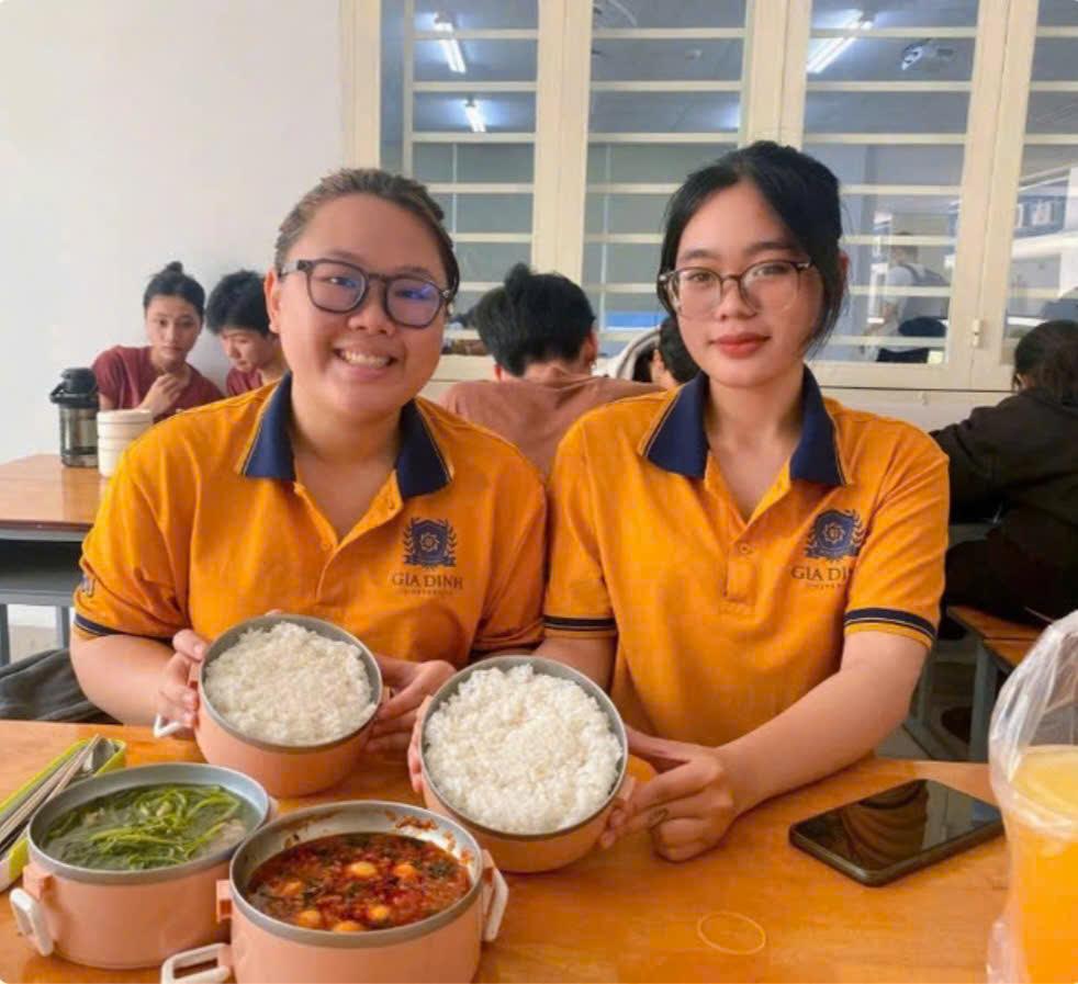 chi phí sinh hoạt khi học ngành luật