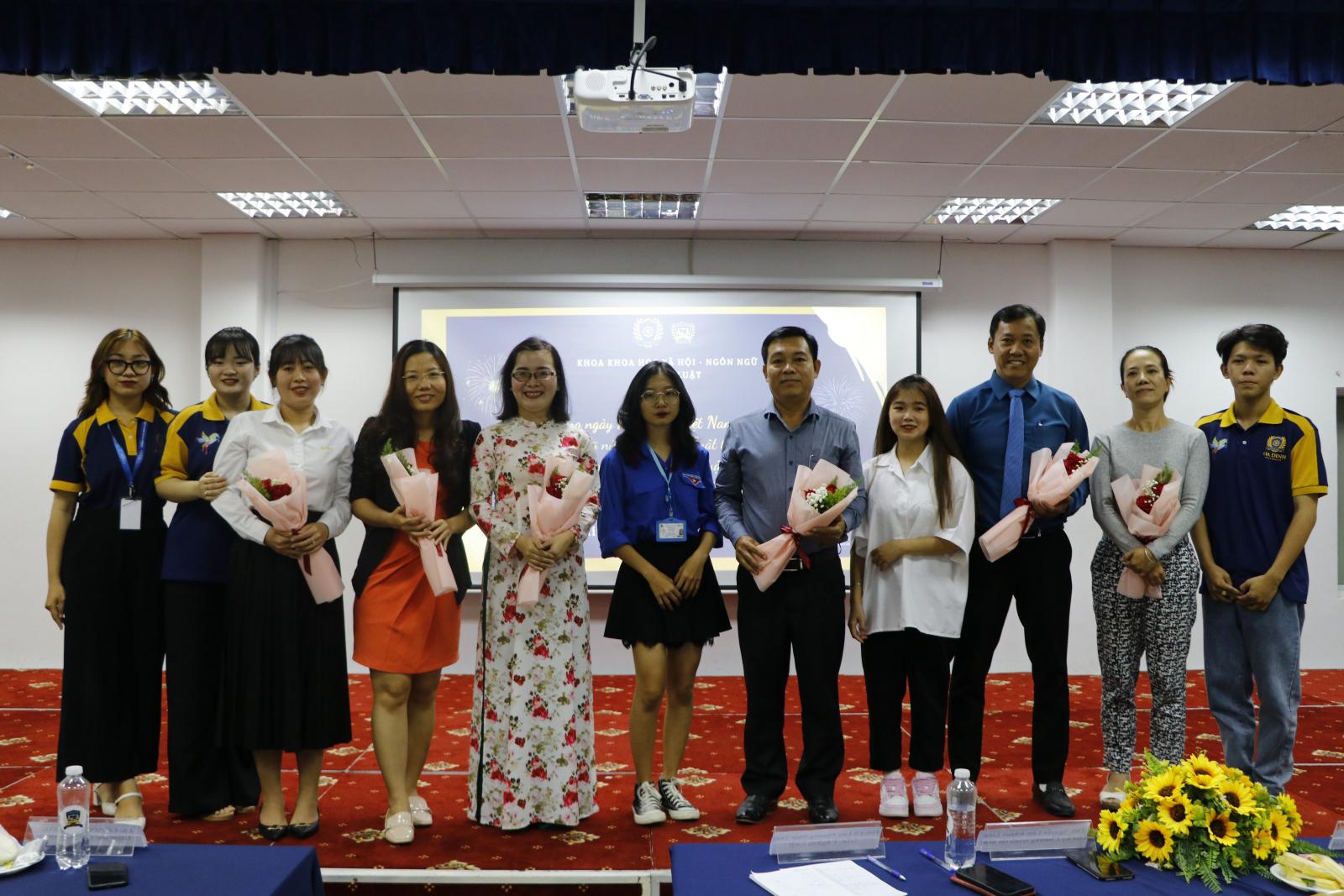 Chương trình học ngành Luật tạo nền tảng vững chắc cho sự nghiệp pháp lý thành công