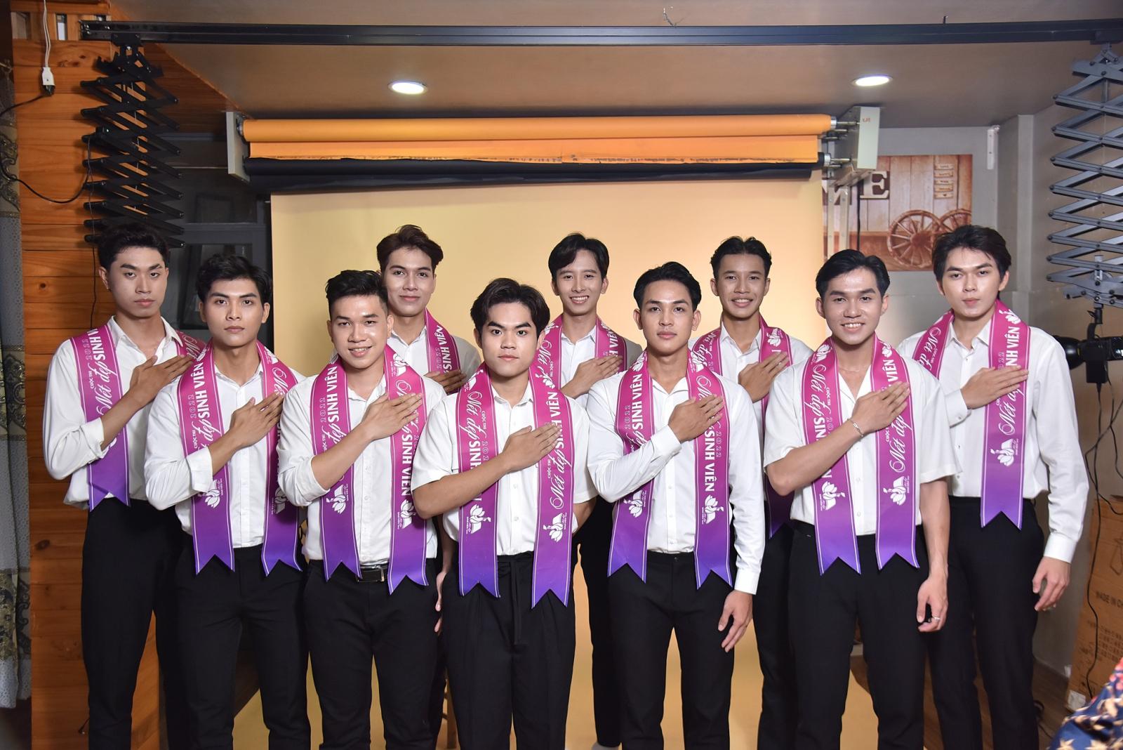 Sinh viên CLB Luật tự tin tranh tài trong cuộc thi Nhà Luật học trẻ