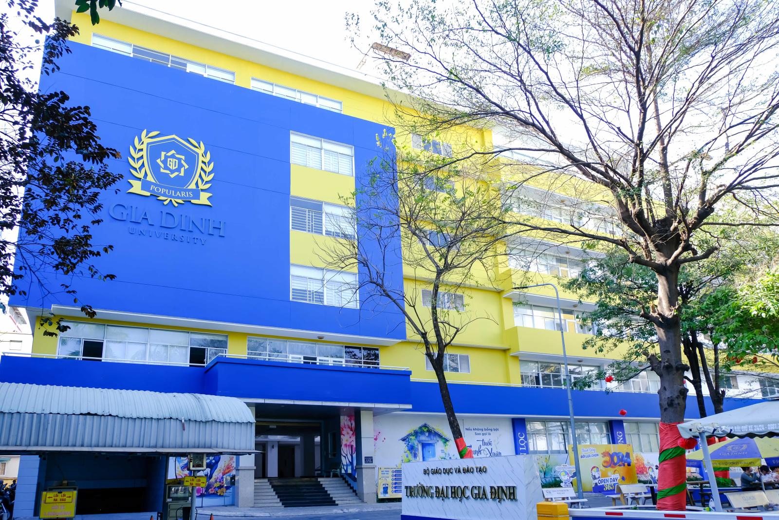 Cơ sở vật chất hiện đại, đầy đủ tiện nghi phục vụ cho quá trình học tập và nghiên cứu