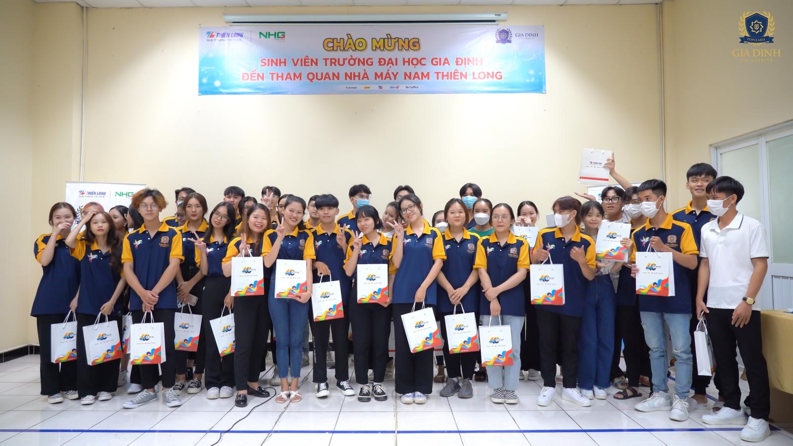 Công việc làm thêm cho sinh viên mang lại nhiều lợi ích, từ tài chính đến kỹ năng mềm.