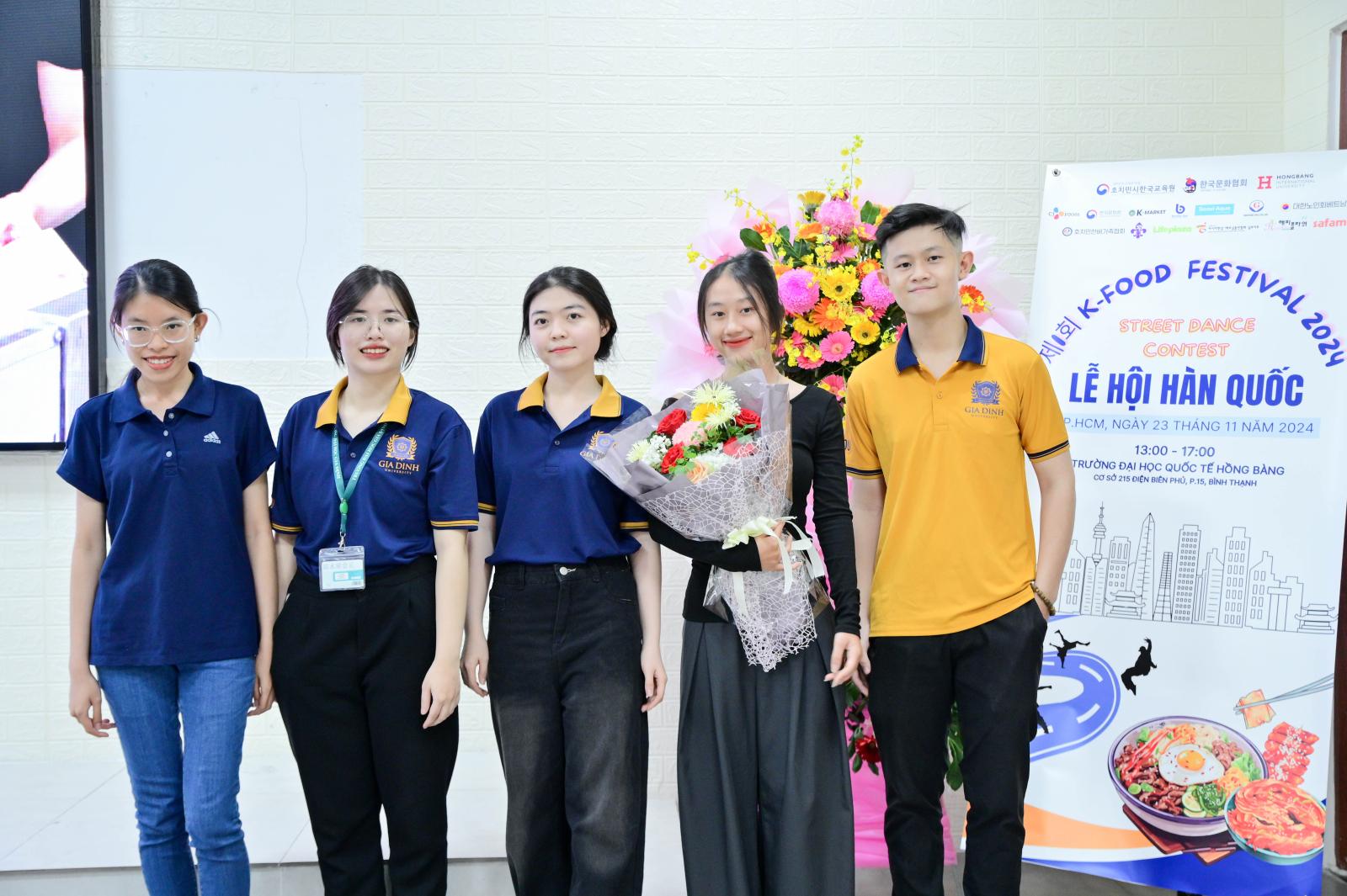 Cựu sinh viên luật làm việc tại các tổ chức phi chính phủ