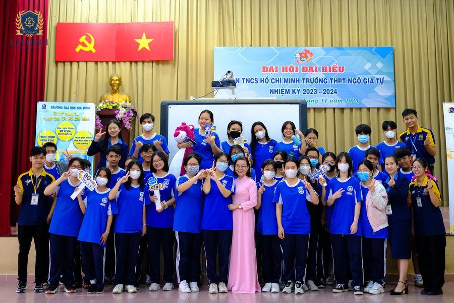 Cựu sinh viên Luật truyền cảm hứng cho sinh viên trong buổi giảng bài