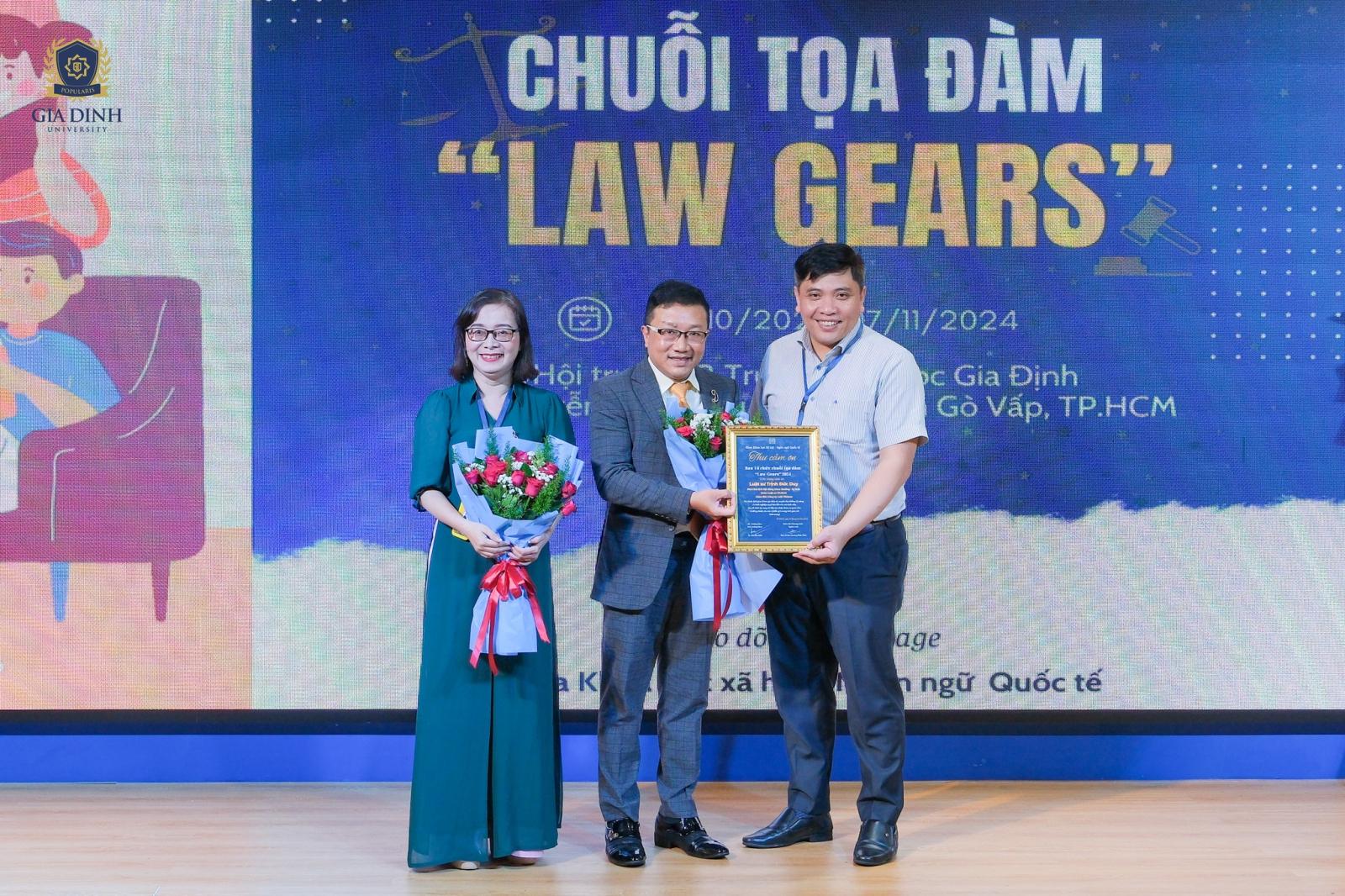 Cựu sinh viên luật chia sẻ kinh nghiệm thành công trong sự nghiệp