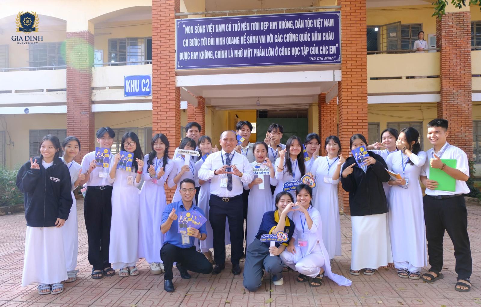 Định hướng nghề nghiệp sau khi xét tuyển đại học thành công
