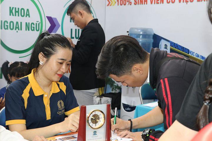Học bạ THPT được sử dụng để xét tuyển vào ngành Luật.