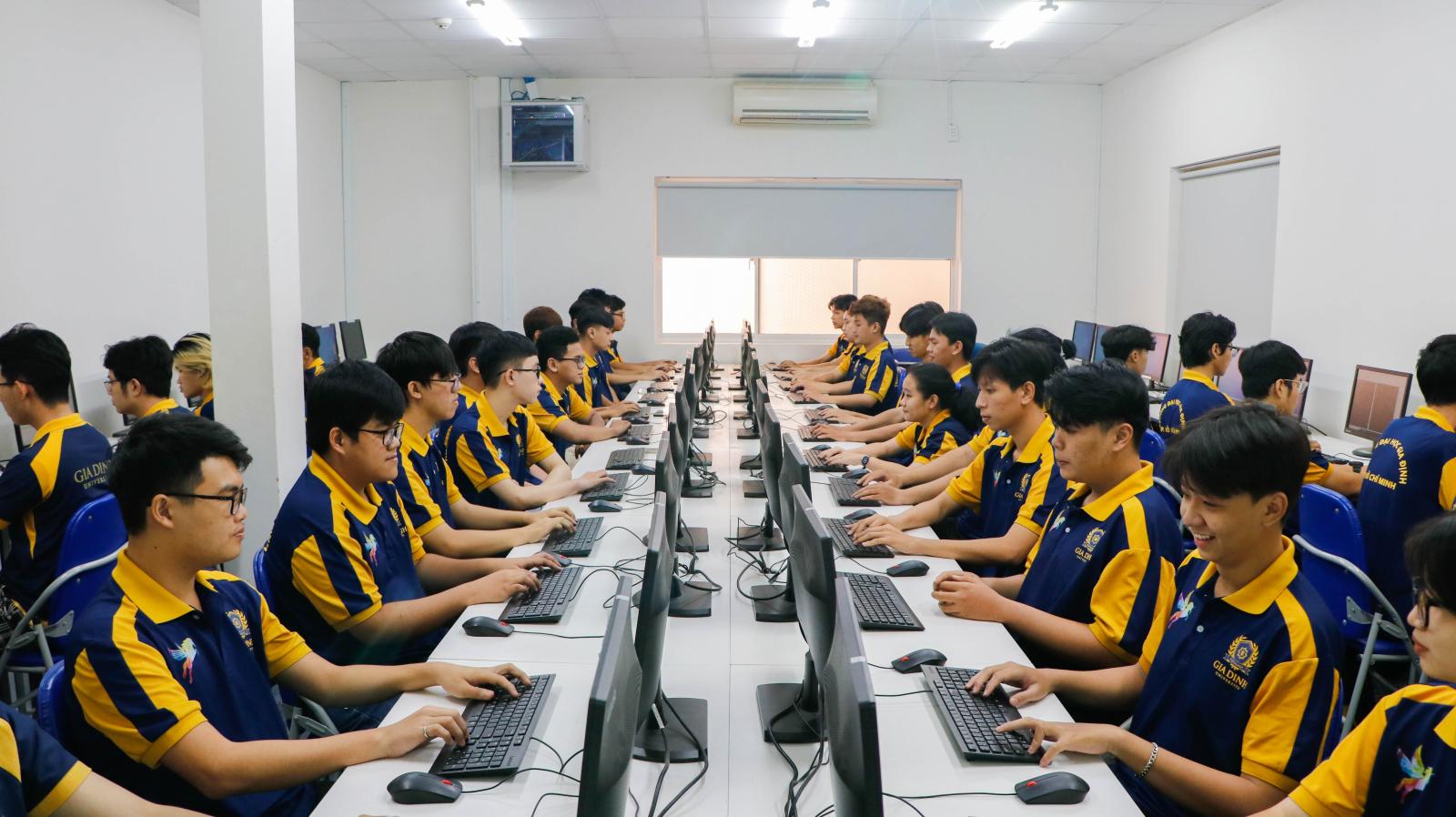 Học luật có khó không