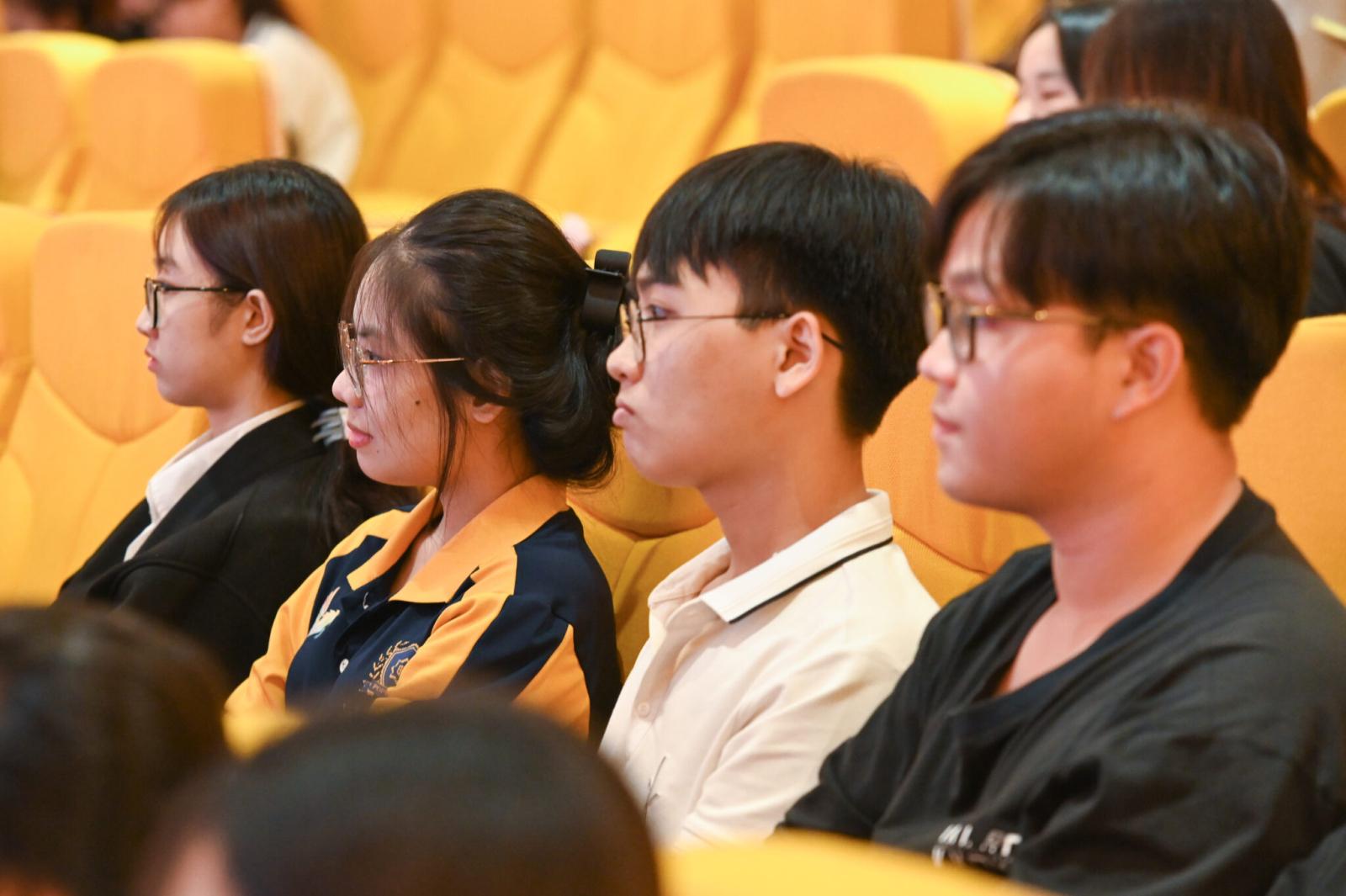 Chuyên gia nói về tầm quan trọng của tiếng Anh trong ngành Luật