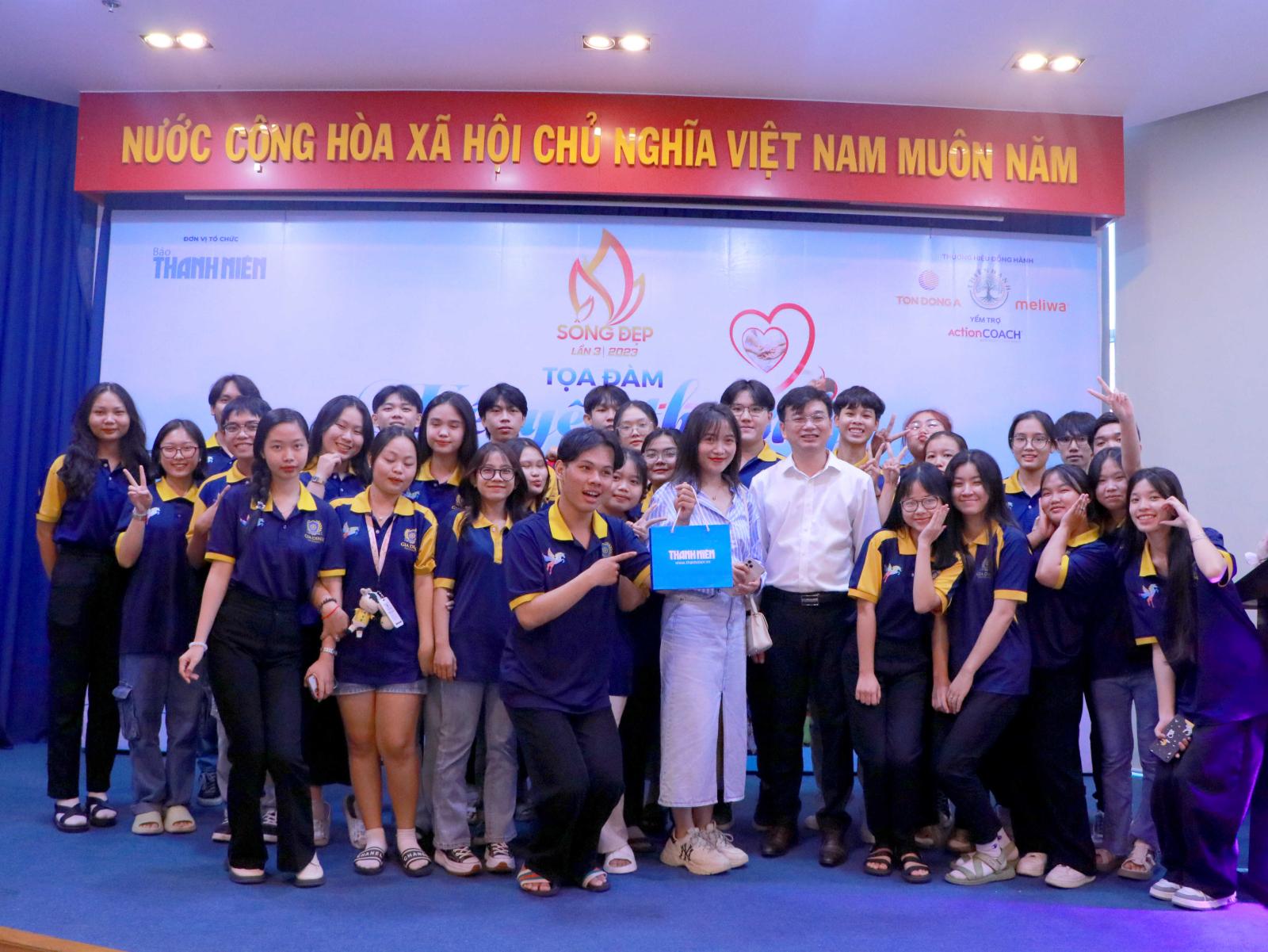 Học nhóm và tự học là hai phương pháp học tập bổ trợ nhau, giúp nâng cao hiệu quả học tập