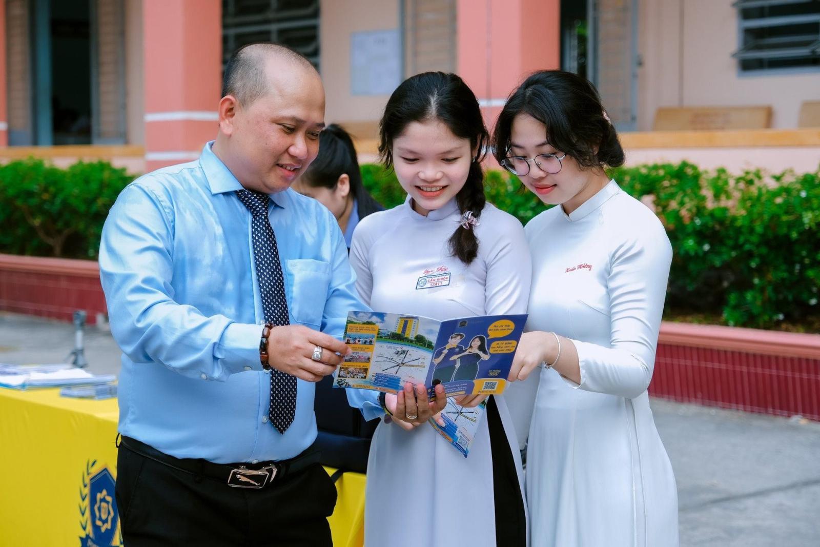 Học phần pháp luật về quyền sở hữu đất đai: Quyền sử dụng và các vấn đề liên quan