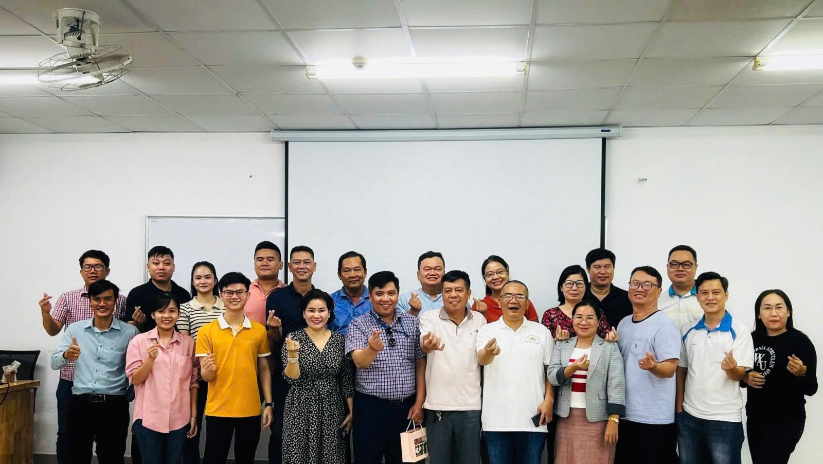 Tìm kiếm sự tư vấn từ chuyên gia để định hướng học thạc sĩ Luật hiệu quả.