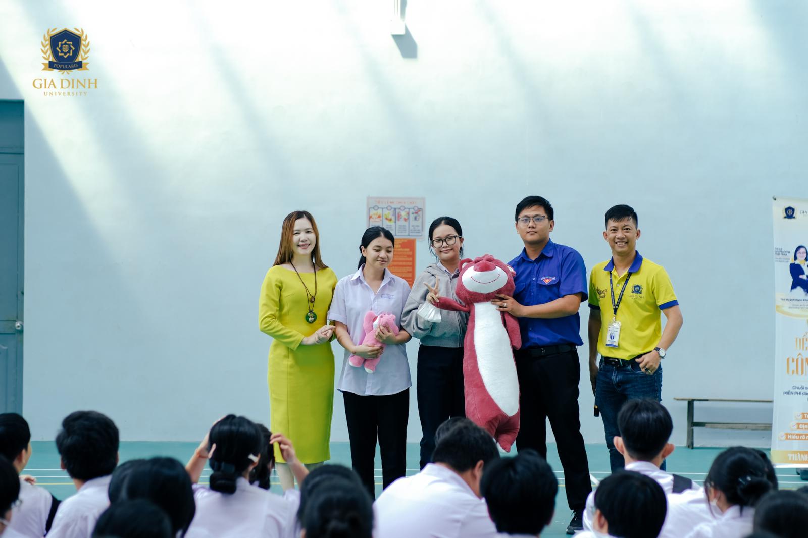 Kinh nghiệm đăng ký nhập học ngành Luật từ những người đi trước