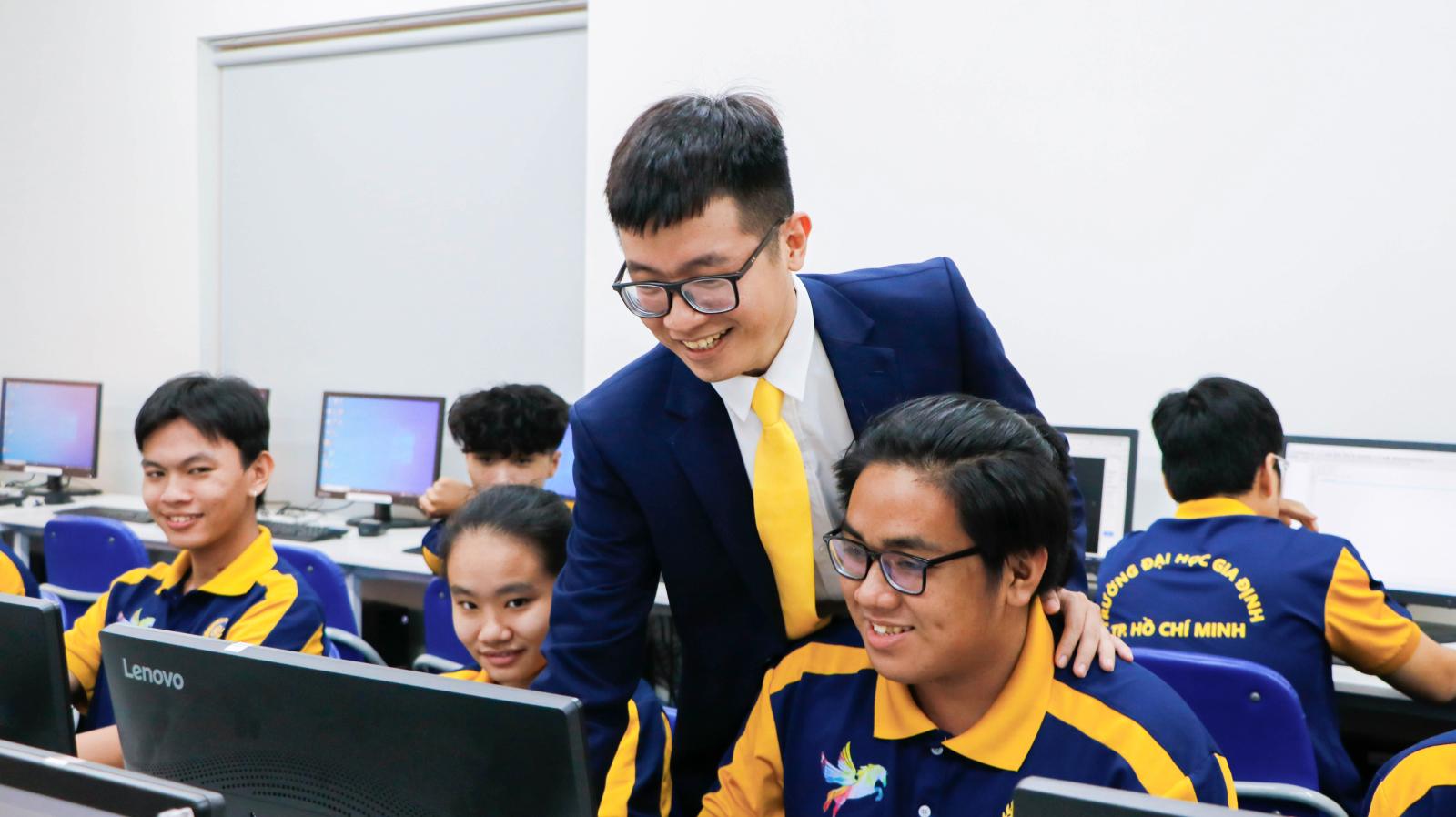 Lịch sử phát triển của phương thức xét tuyển học bạ và thi tuyển qua các giai đoạn