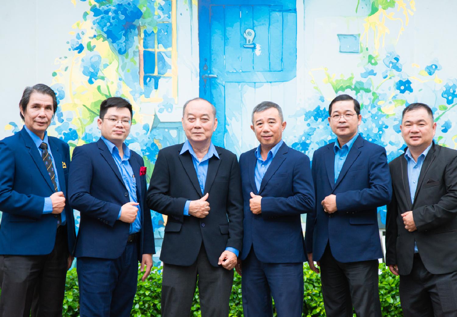 Luật pháp khuyến khích sự sáng tạo và đổi mới trong cộng đồng.