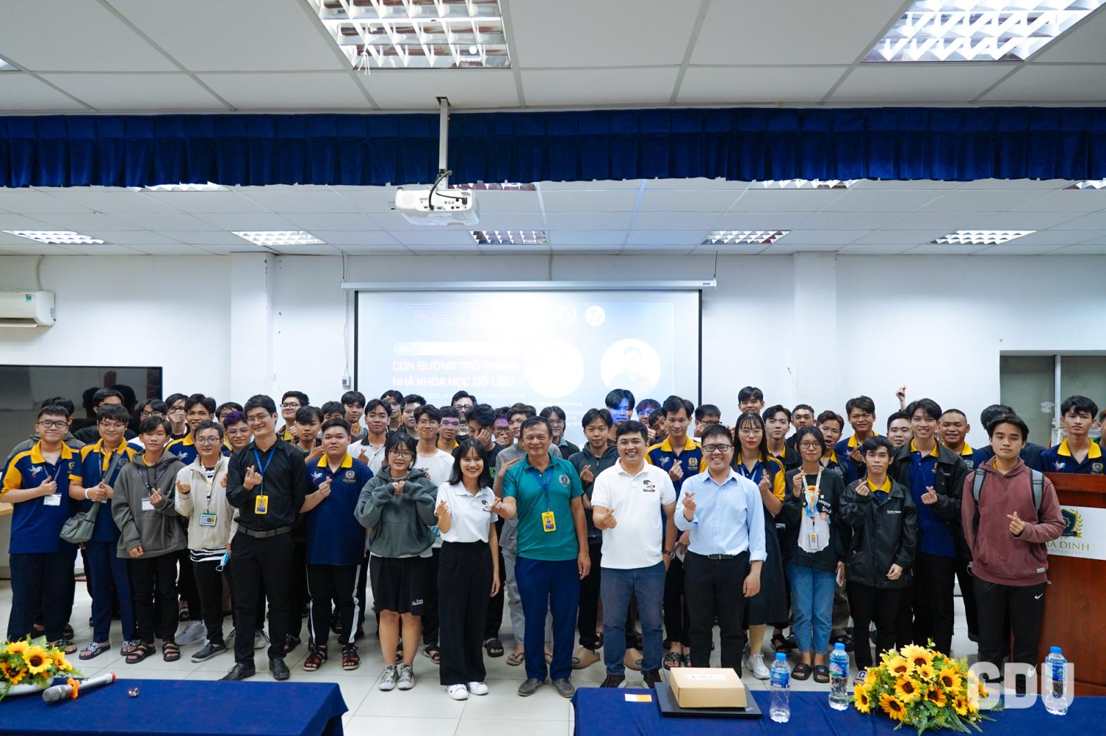 Ngành Luật mở ra nhiều cơ hội nghề nghiệp hấp dẫn cho sinh viên sau khi tốt nghiệp.