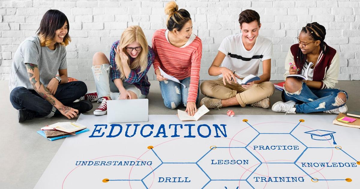 Phương pháp học tập luật kinh tế hiệu quả bao gồm đọc kỹ giáo trình, tham gia lớp học, thảo luận với bạn bè, làm bài tập và cập nhật luật mới