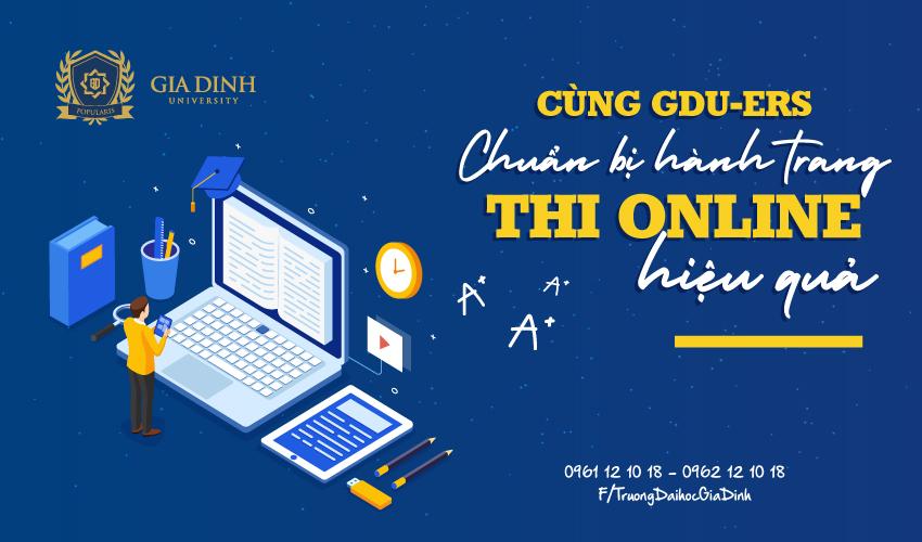 Sinh viên học luật online tại nhà với máy tính và tài liệu
