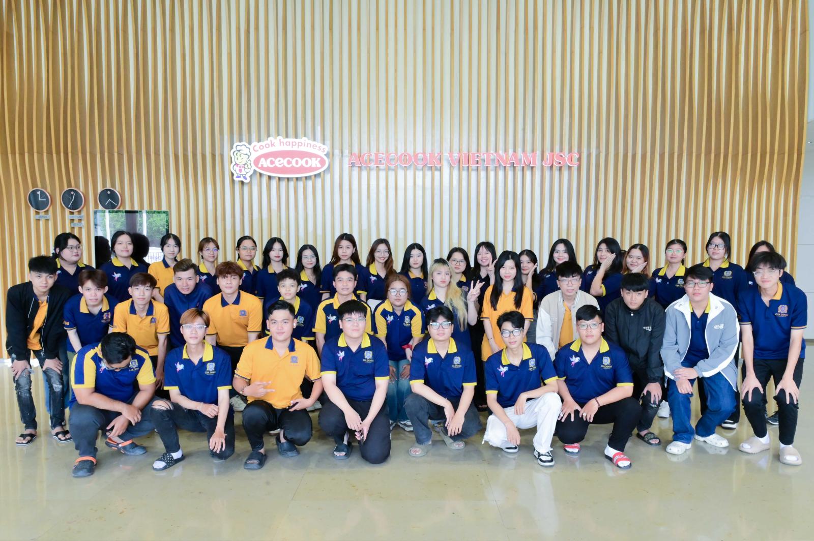 Sinh viên Luật chủ động học hỏi và đặt câu hỏi trong quá trình thực tập