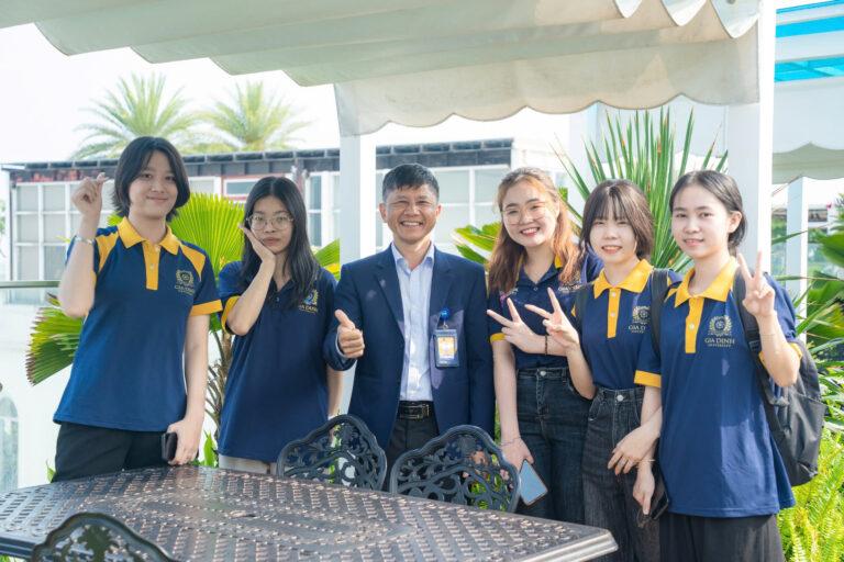 Sinh viên Luật chuẩn bị cho tương lai bằng cách học tập và thực tập