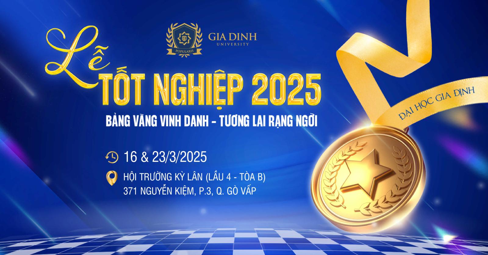 Sinh viên Luật nhận bằng tốt nghiệp trong lễ tốt nghiệp trang trọng