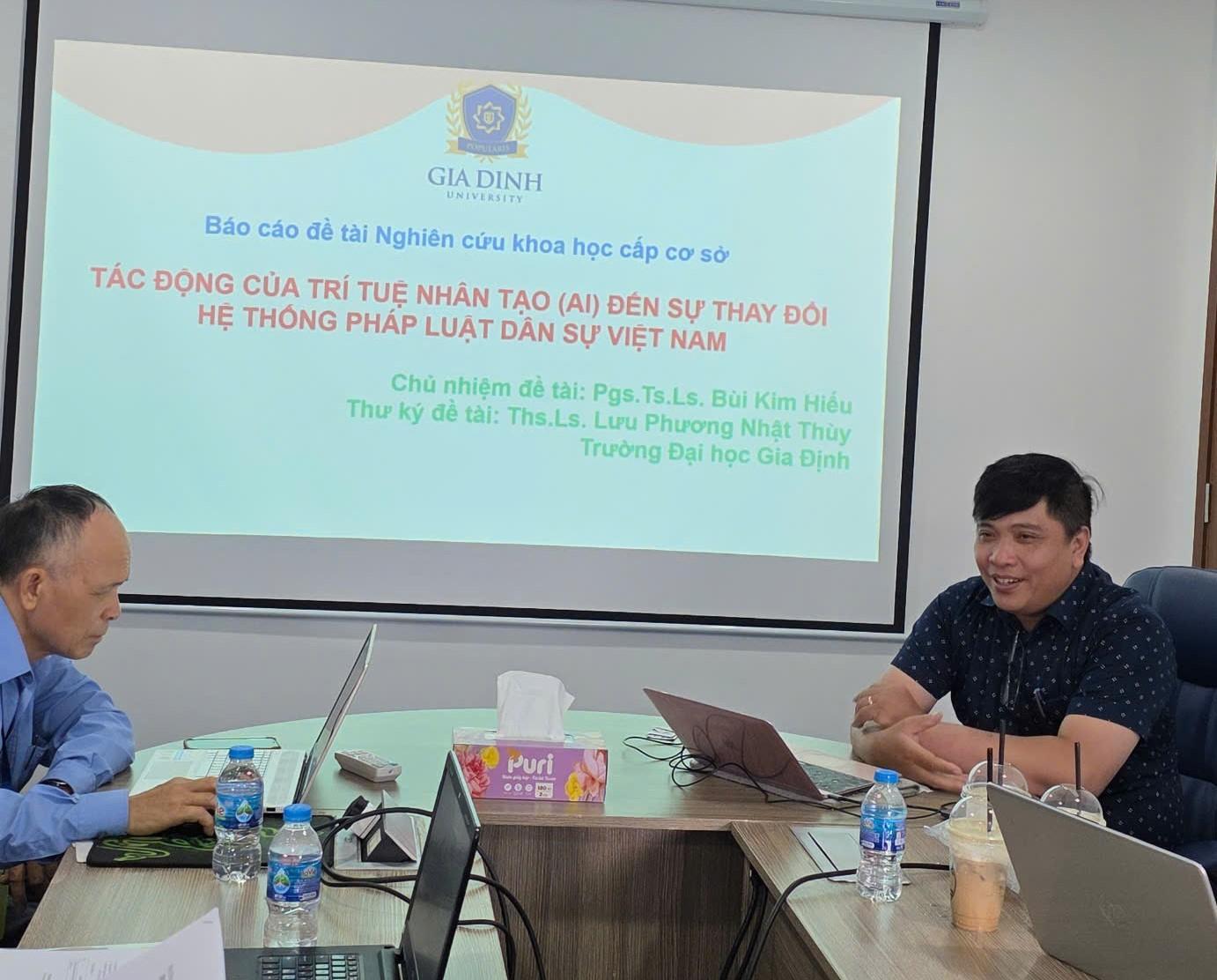 Sinh viên luật nhận học bổng cho chương trình trao đổi quốc tế