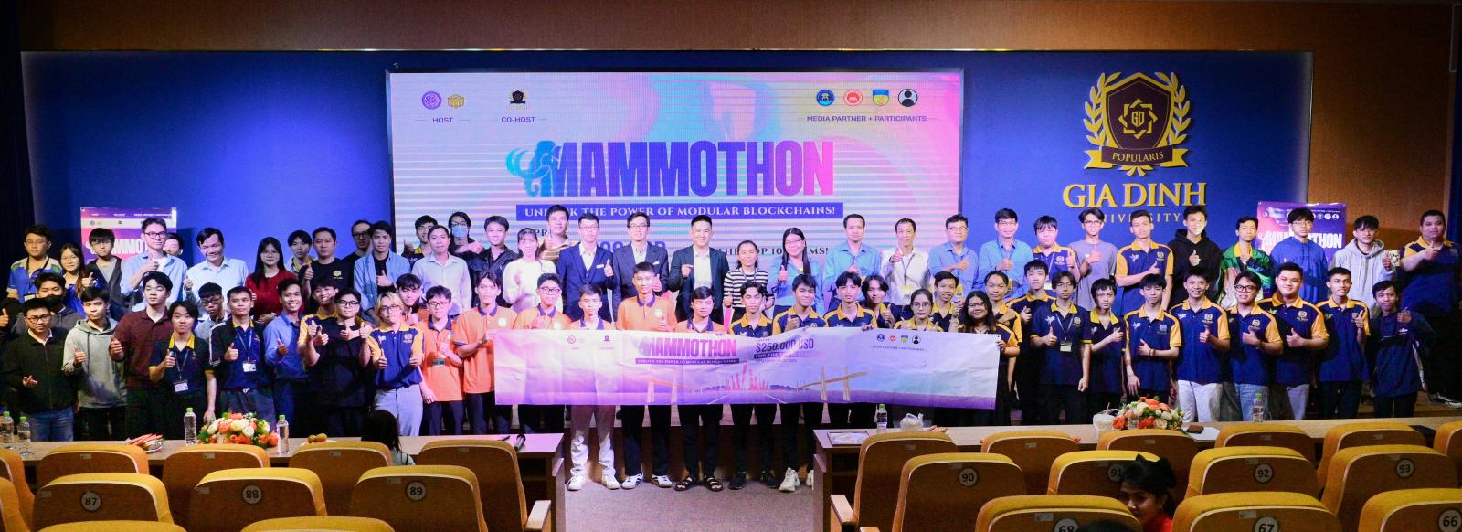 Sinh viên Luật hăng hái tham gia dự án xã hội, đóng góp cho cộng đồng