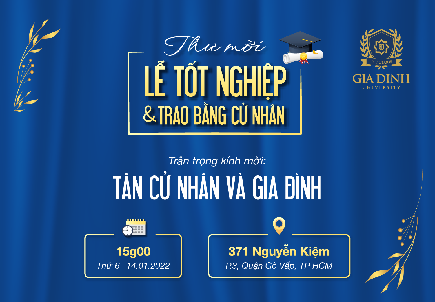 Sinh viên Luật tốt nghiệp với tấm bằng cử nhân trong tay
