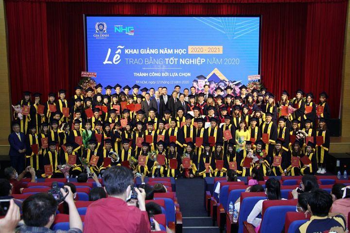 Sinh viên trường Luật trong lễ tốt nghiệp.