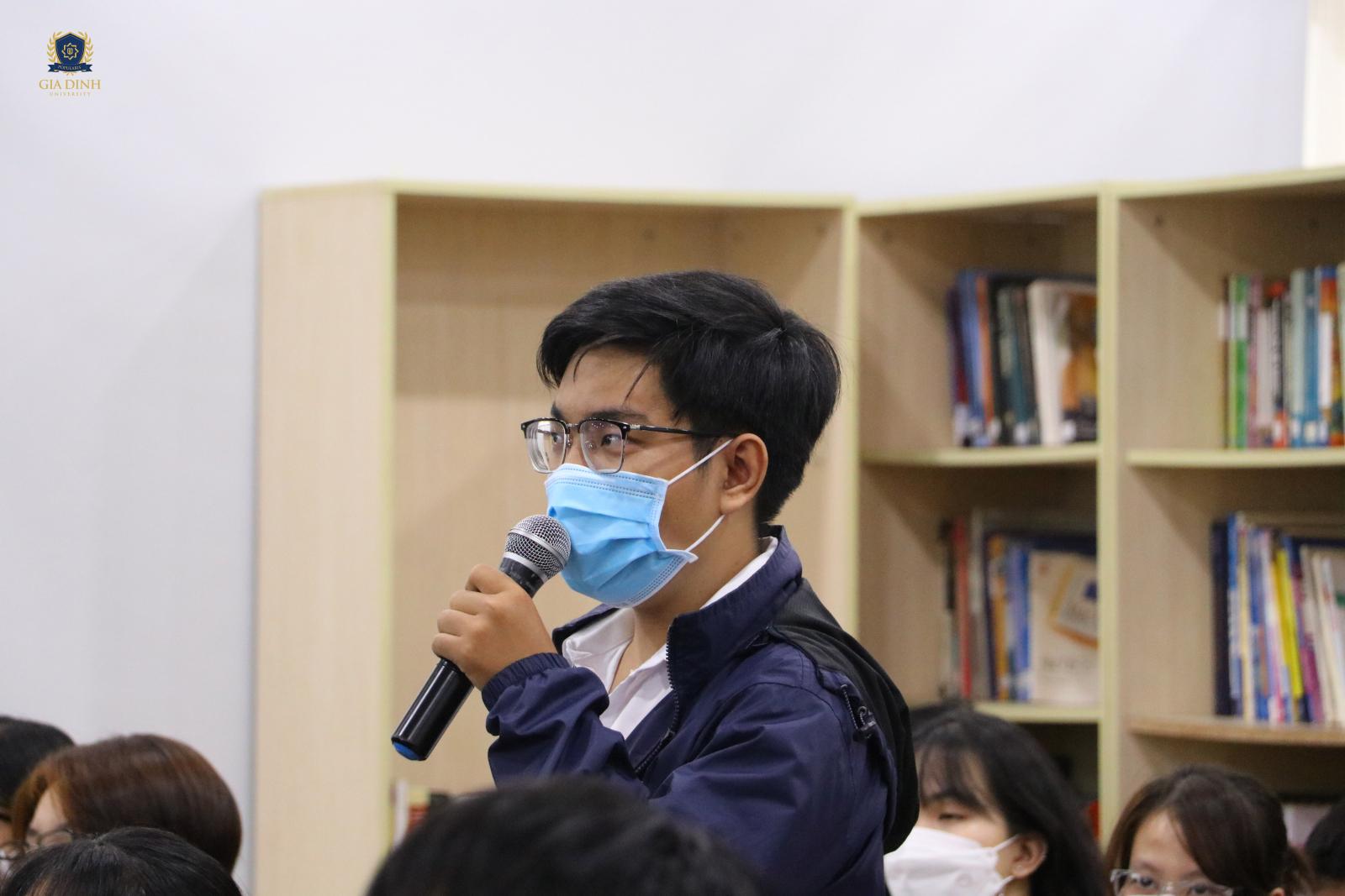 Sinh viên tự tin thể hiện bản thân trong buổi phỏng vấn xin việc, chuẩn bị tốt kiến thức và kỹ năng