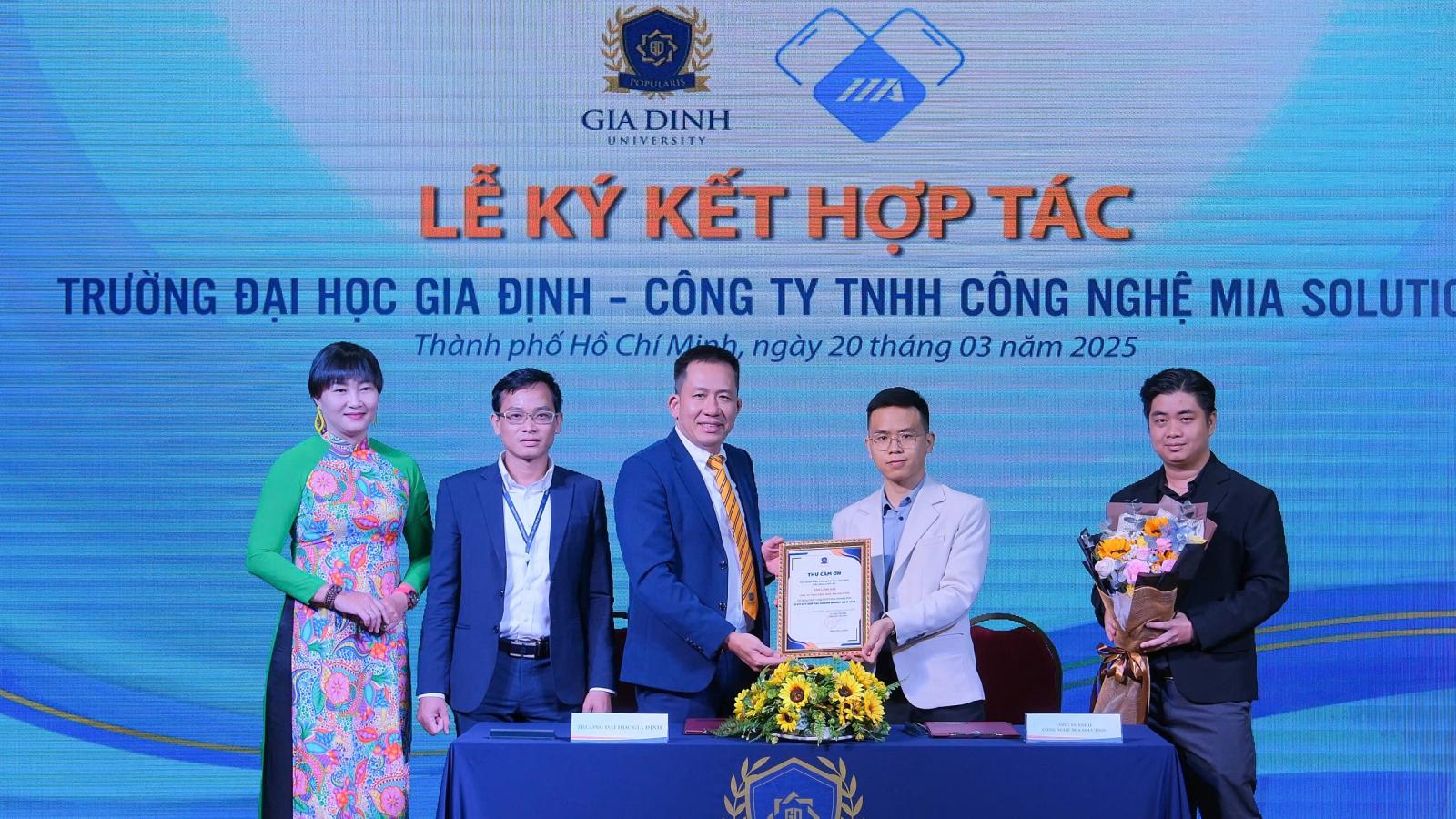 Sinh viên Việt Nam thực tập tại văn phòng luật, tiếp xúc với công việc thực tế