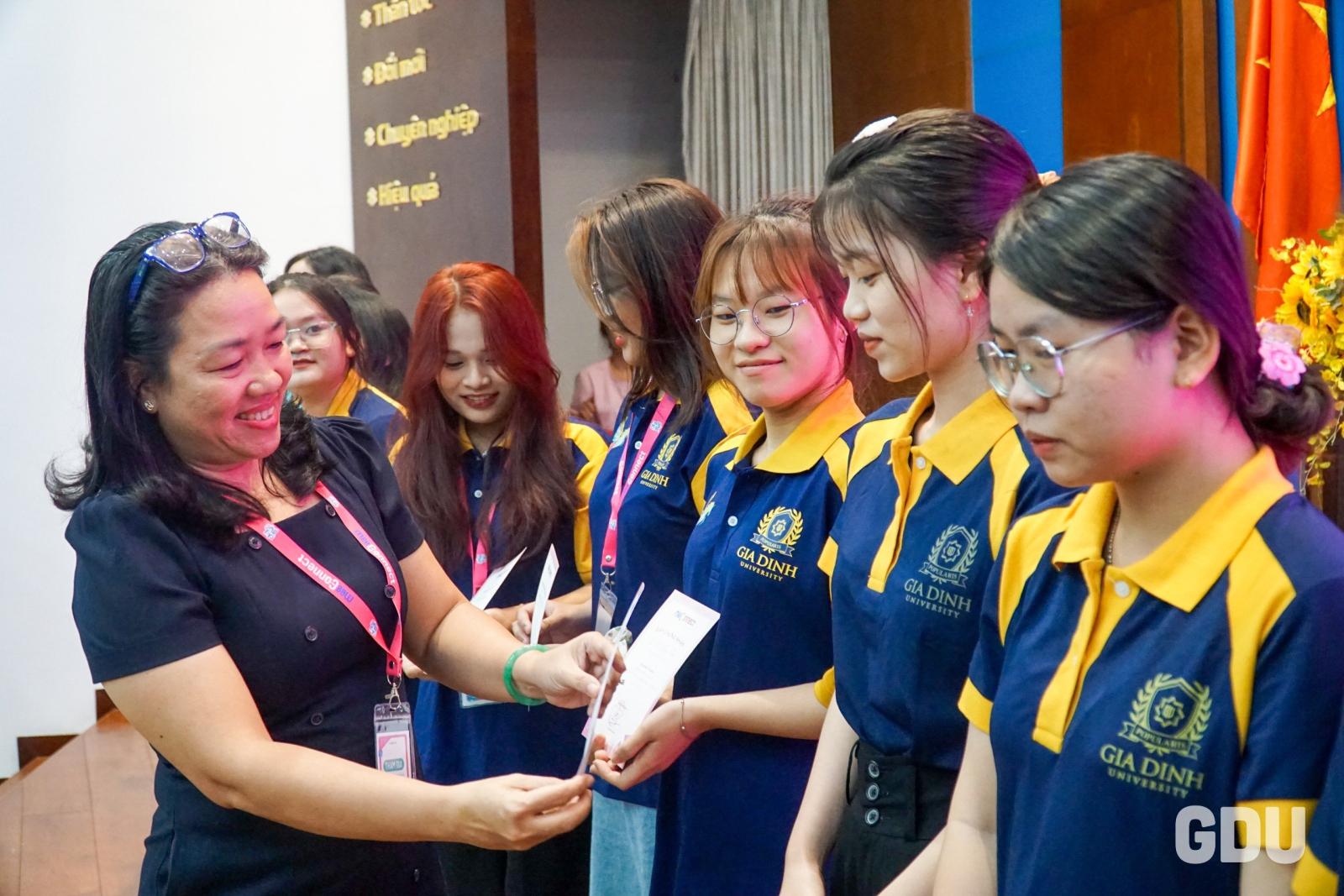 Tổng hợp tài liệu tham khảo hữu ích cho việc học và ôn tập pháp lý doanh nghiệp