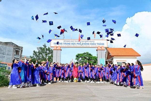 Tình bạn tươi đẹp, trong sáng, hồn nhiên của tuổi học sinh