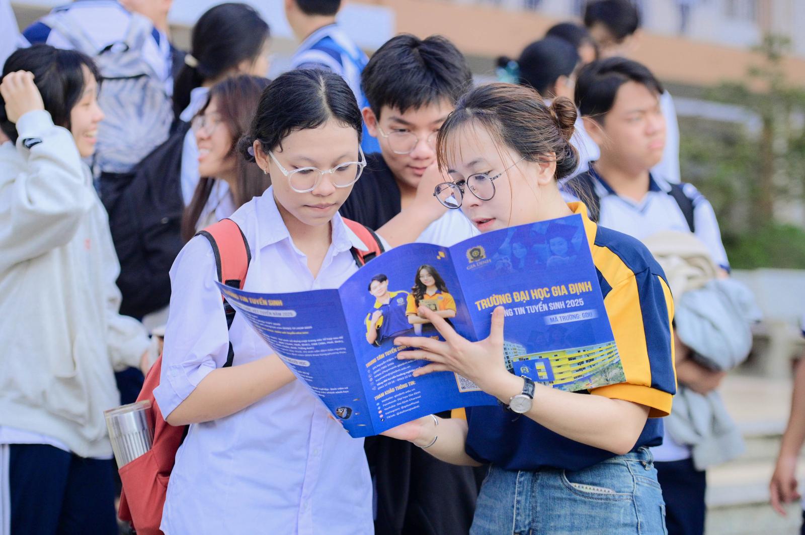 Các tổ hợp môn xét tuyển cử nhân Luật phổ biến