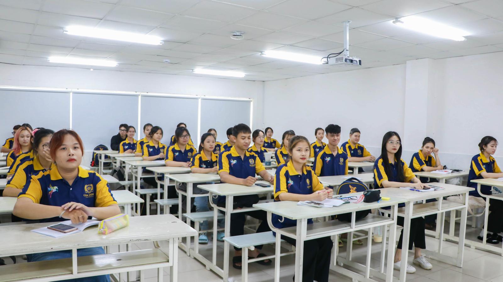 Các yếu tố ảnh hưởng đến học phí ngành Luật